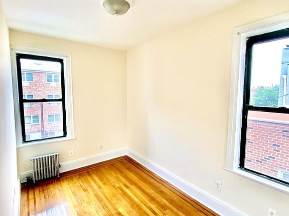3rd image of 2550 45th St APT 2R