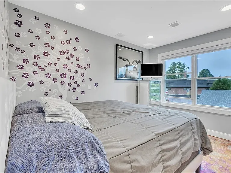 11 Hamlin Pl #B — Photo 3