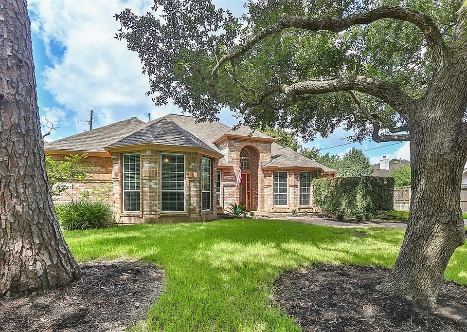 One story 4 bedroom in Lakewood Glen subdivision