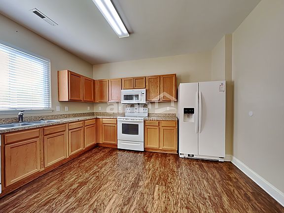 3rd image of 8861 Renwick Ave
