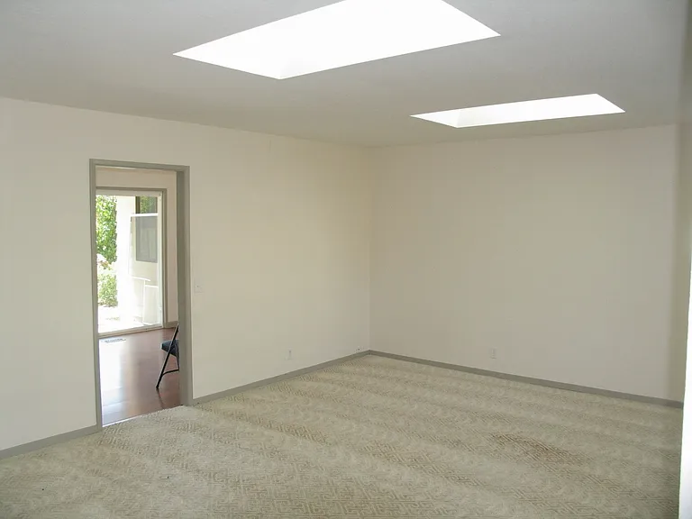 1154 NE Birchaire Ln — Photo 2