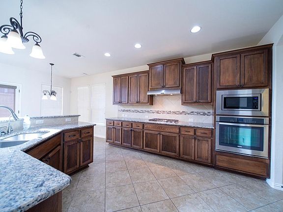5th image of 2608 Ravenwood Dr
