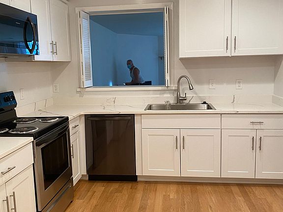 5th image of 622 15th St S APT A