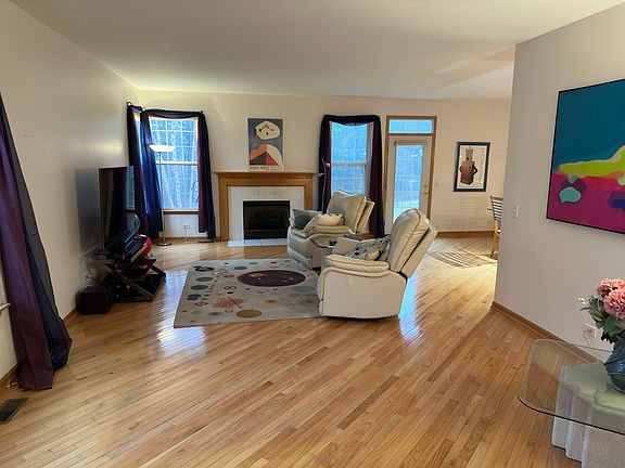 5th image of 217 Westminster Dr