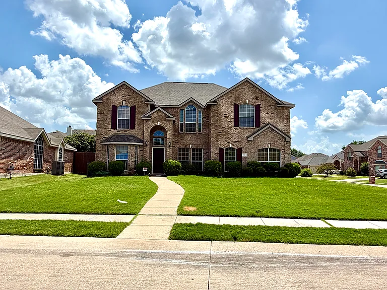 7204 Crane Dr — Photo 1