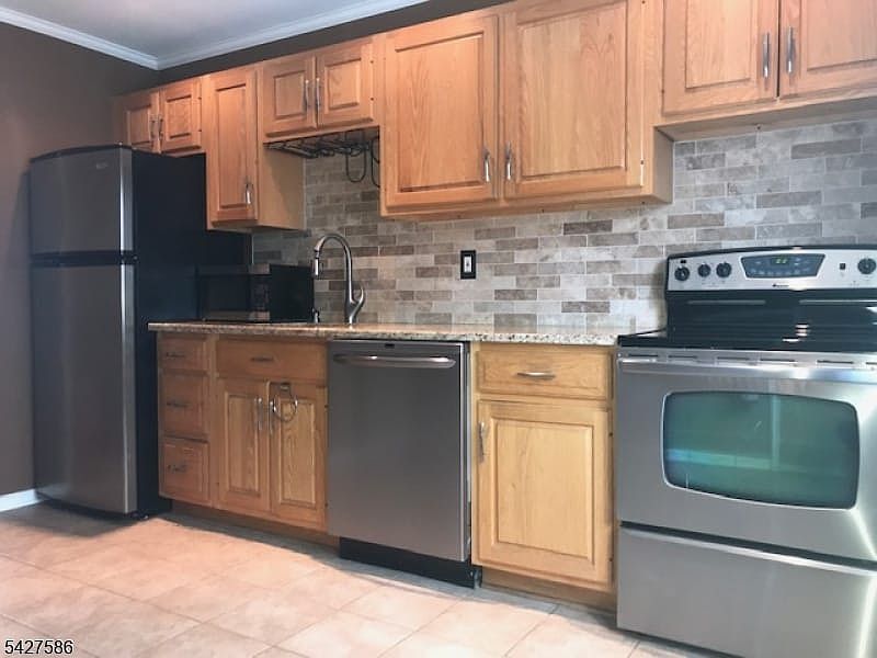 1st image of 7 Troy Dr APT B