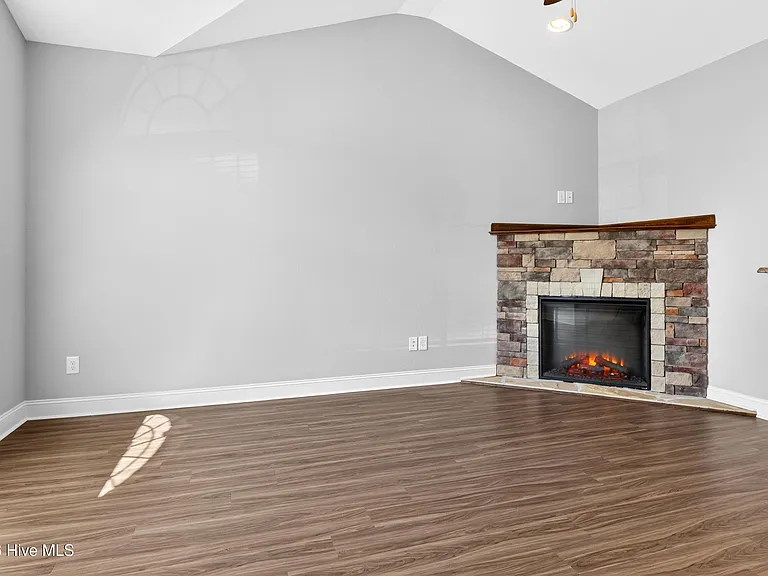 1661 Cambria Dr #B — Photo 7