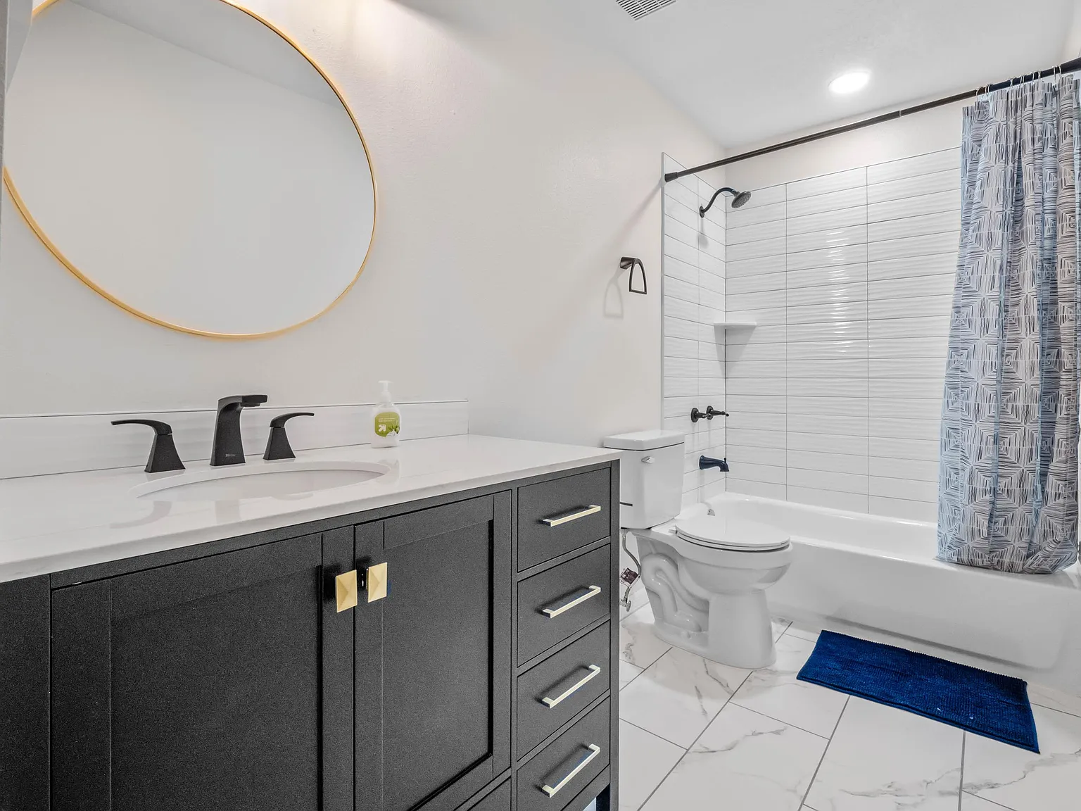 4 bed, 4.0 bath, 3514 sqft, $957 — Photo 3