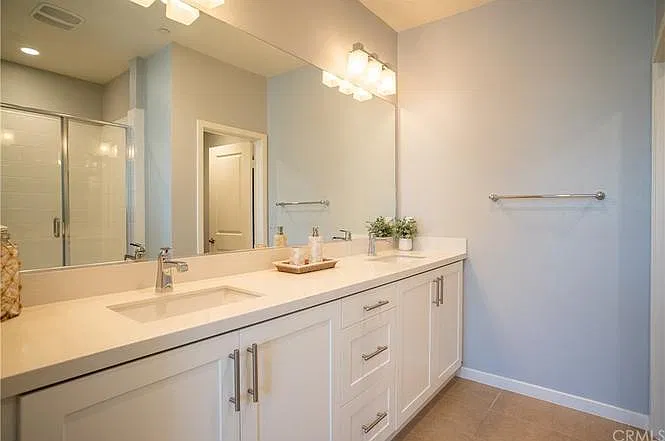 4 bed, 3.5 bath, 2302 sqft, $5,500 — Photo 2