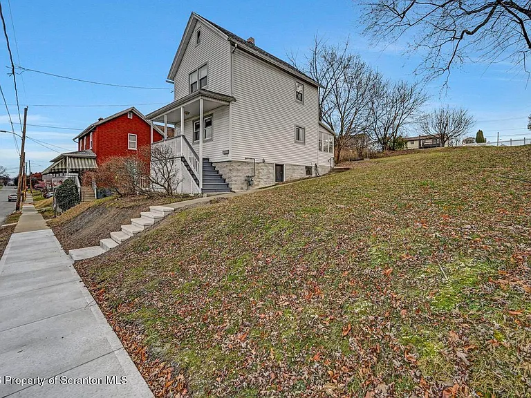 2725 Cedar Ave — Photo 23