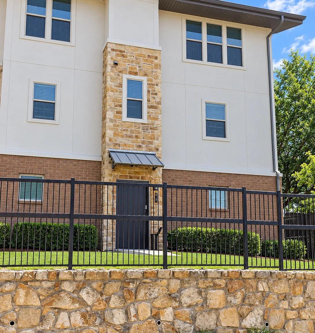 2 bed, 2.5 bath, 1300 sqft, $2,450 — Photo 1