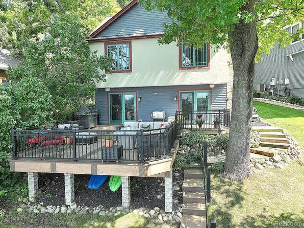 857 Hurley Dr, Howell, MI 48843