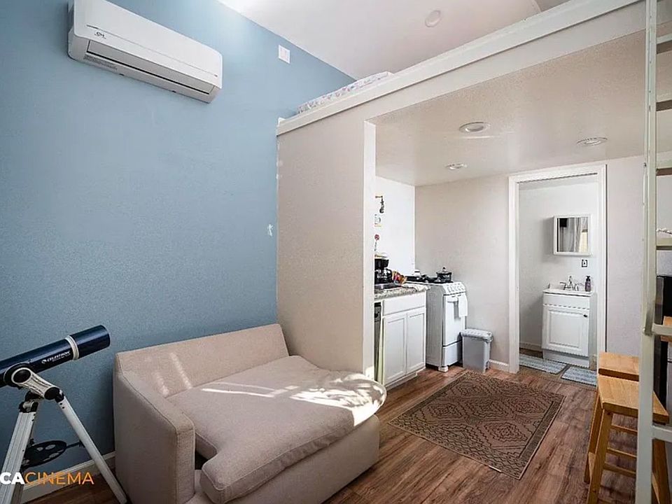 1st image of 812 Johnnie St #B