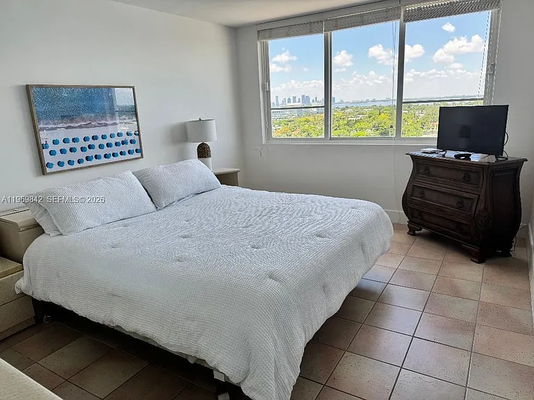 5005 Collins Ave #1404 — Photo 7
