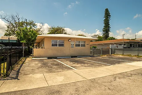 15940 NE 19th Ct #3 Photo 1