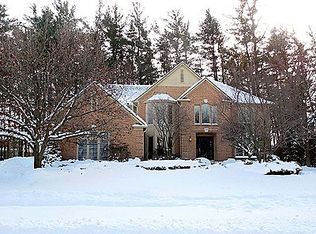 1142 Ridgeway Dr, Rochester, MI 48307