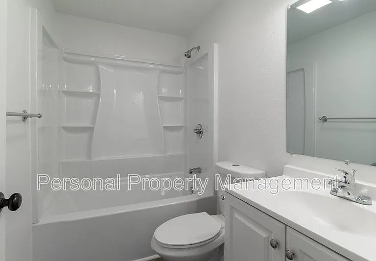 4325 E 17th St #1 — Photo 9