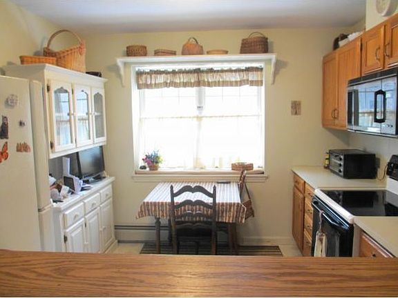 SUNNY AND INVITING KITCHEN