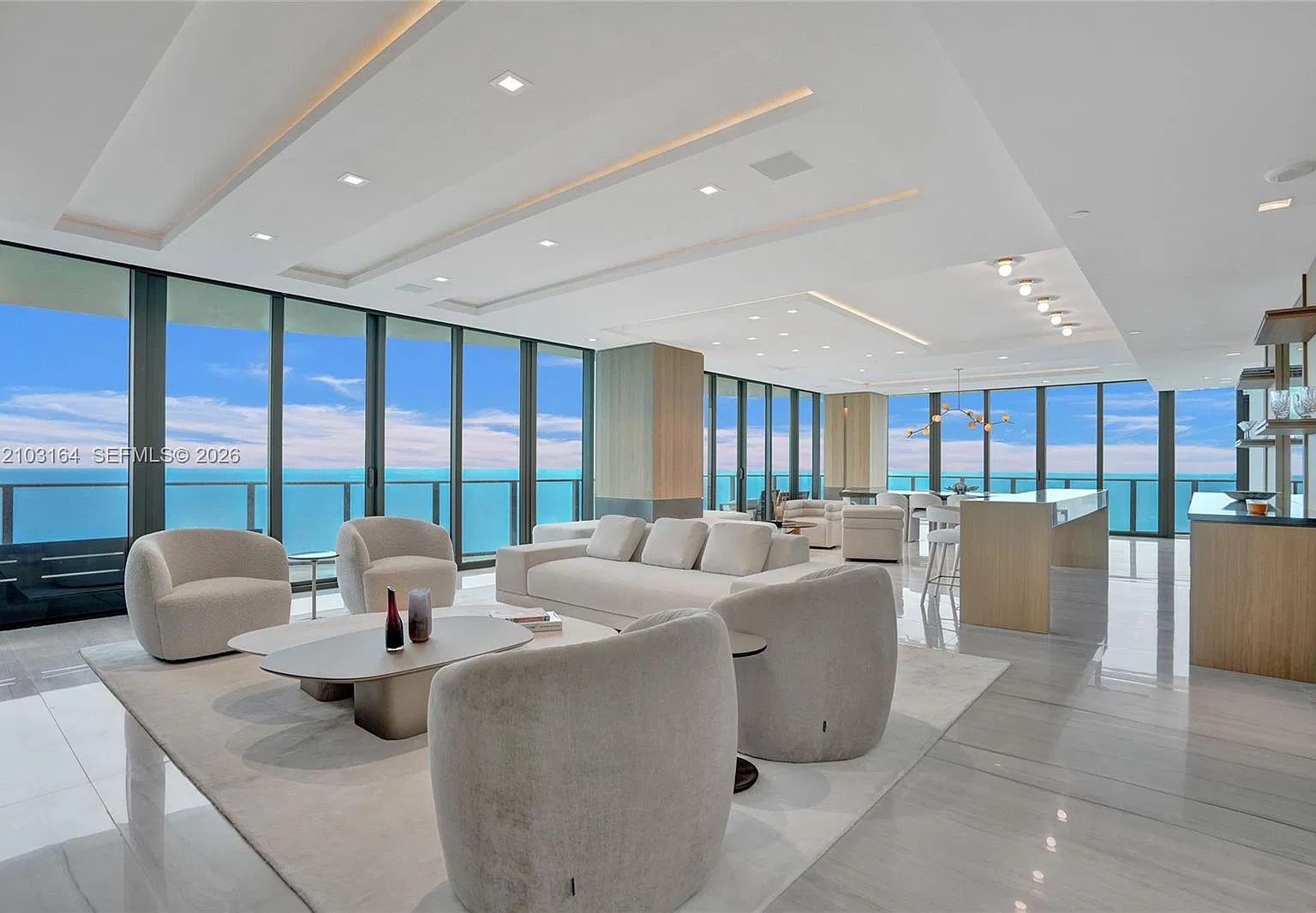 Regalia Condo — Photo 4