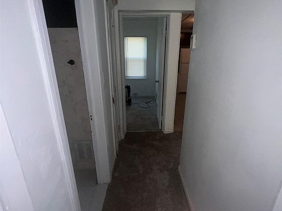 4th image of 19690 Wexford St
