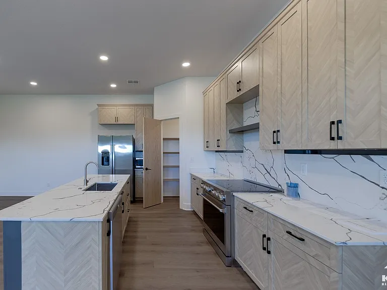 2336 N Stonecress St — Photo 3