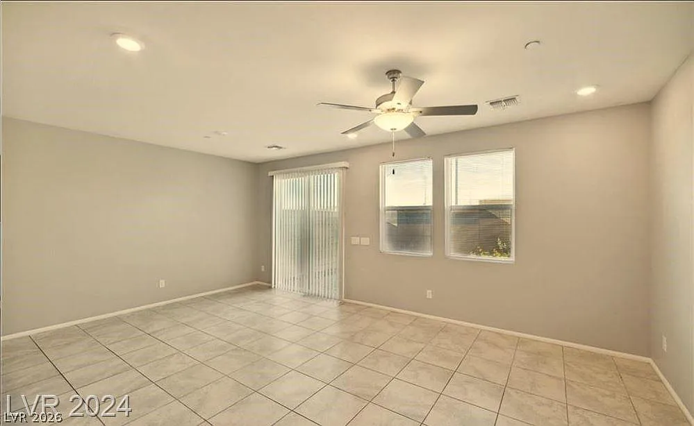 3 bed, 2.5 bath, 1722 sqft, $1,995 — Photo 3
