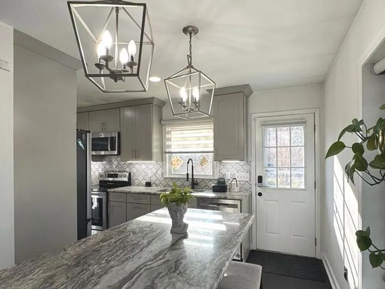131 Casmar St SE — Photo 10