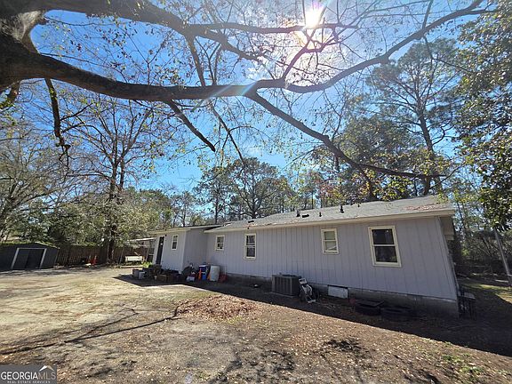 3rd image of 758 Hearn Rd