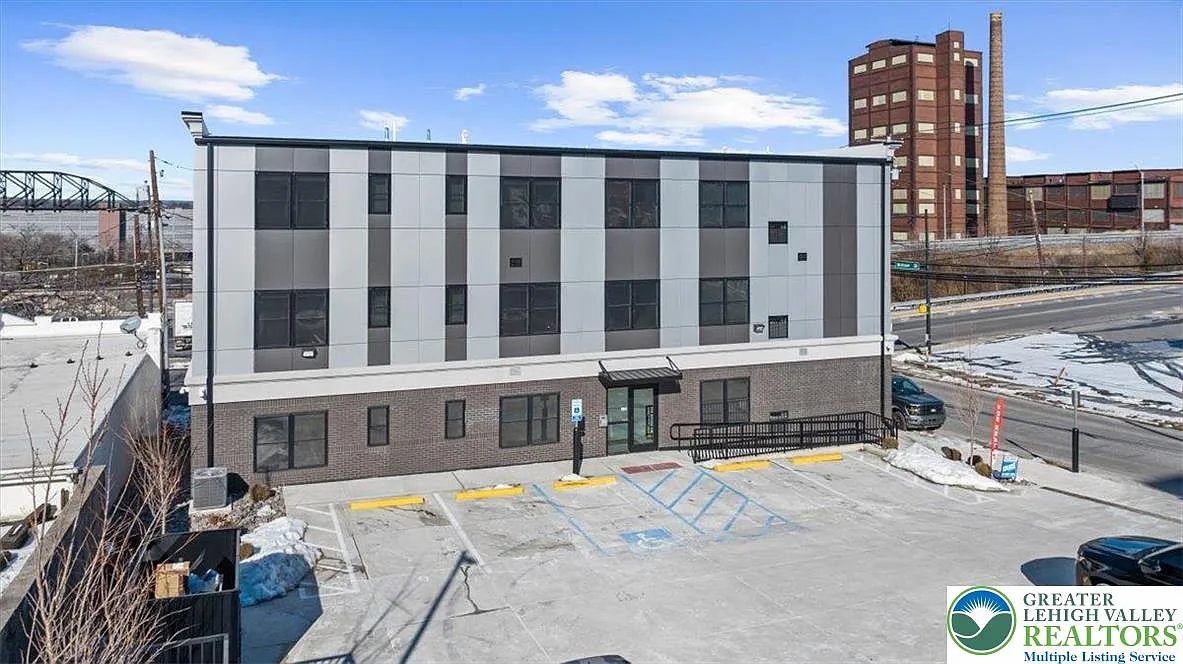 Building Photo - 410 William St #201