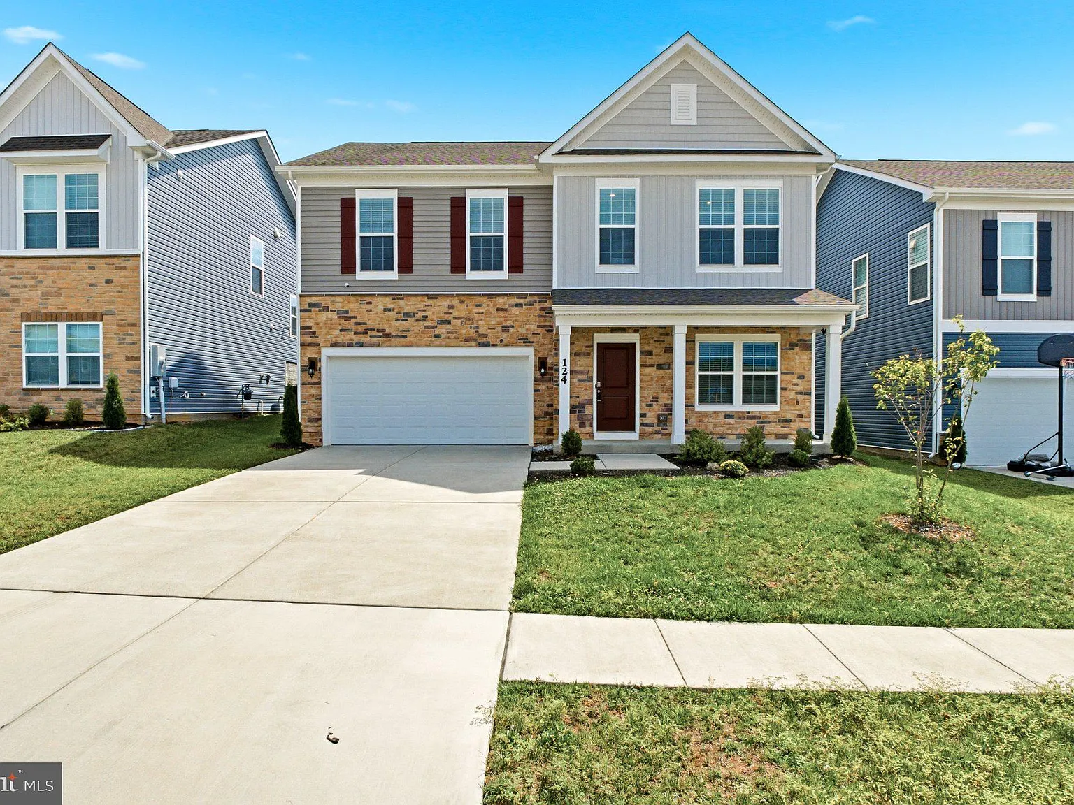 4 bed, 3.0 bath, 2278 sqft, $2,700 — Photo 1
