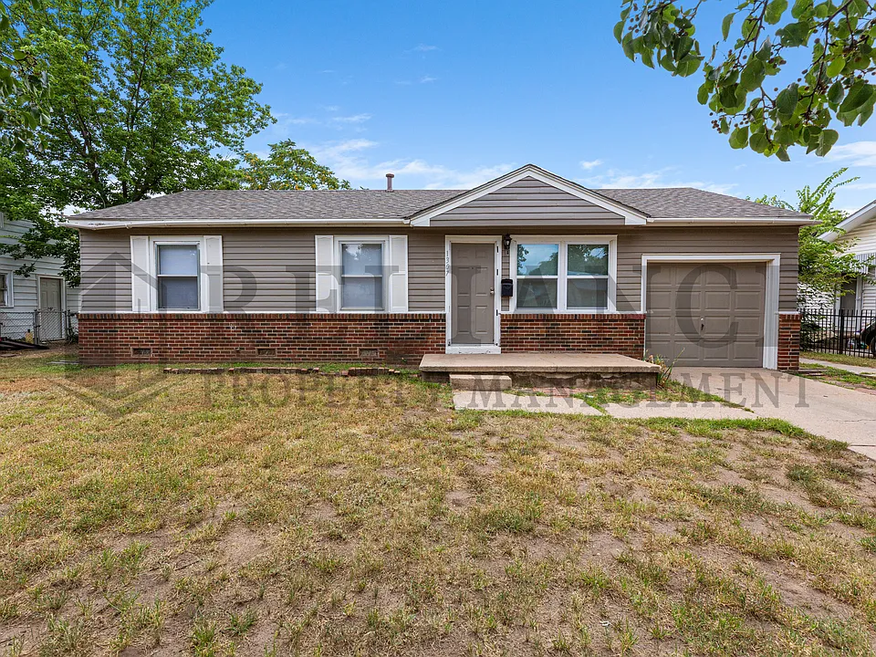 1307 E Gidley St