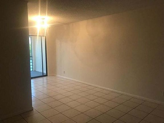4th image of 4664 Oak Terrace Dr