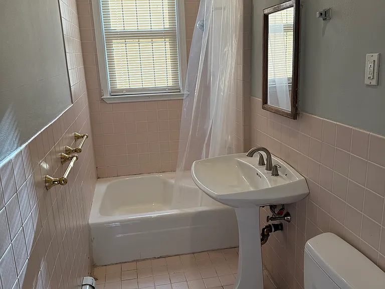 40 Schuyler St #1L — Photo 1