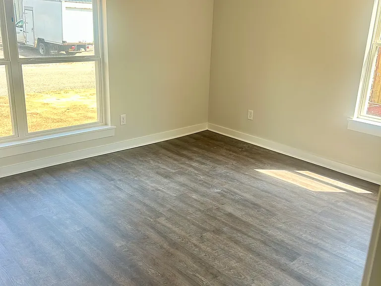 114 Rasberry St — Photo 6