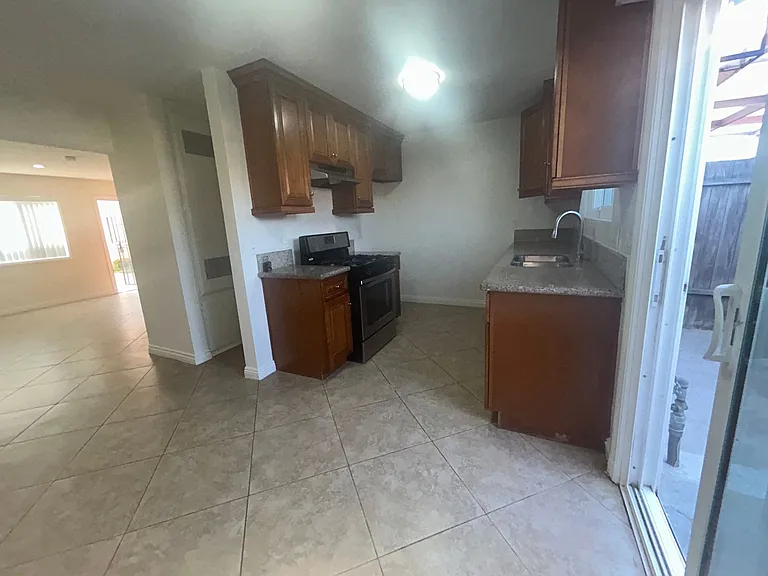 7822 Newman Ave #B — Photo 4