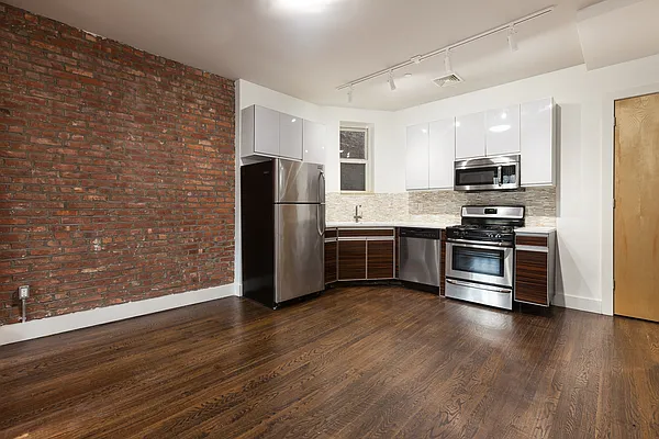 Rented by MNS | media 6