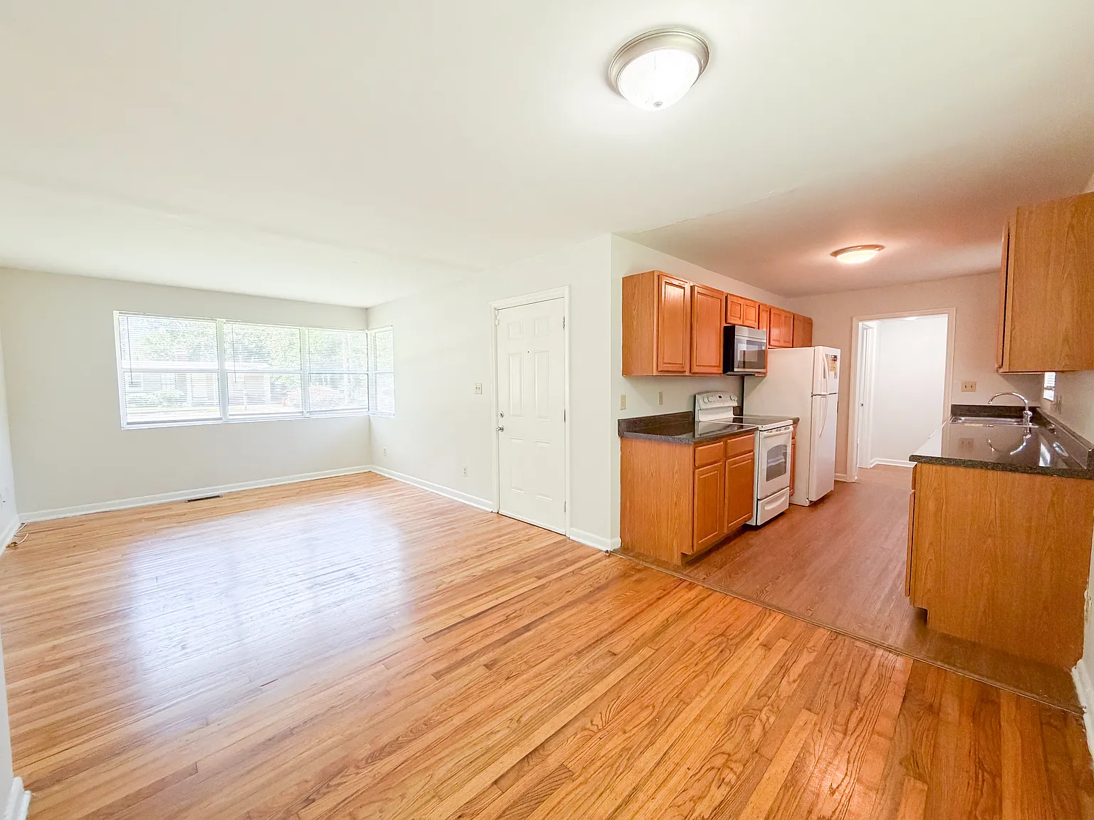 4 bed, $2,100 — Photo 3