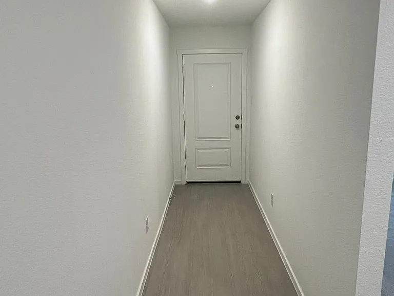 2047 Stable Ln — Photo 15