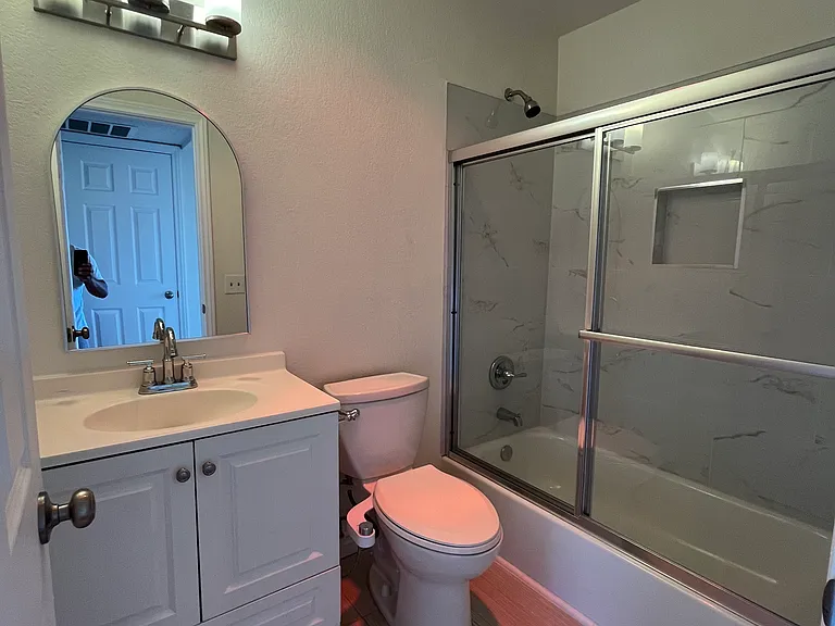 1165 Spazier Ave #104 — Photo 6