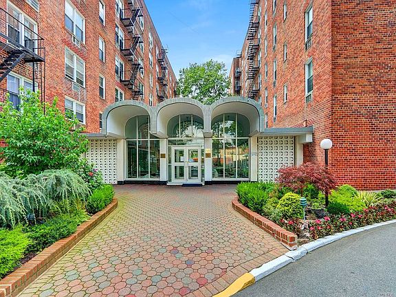 2nd image of 54-44 Littleneck Pkwy #4N