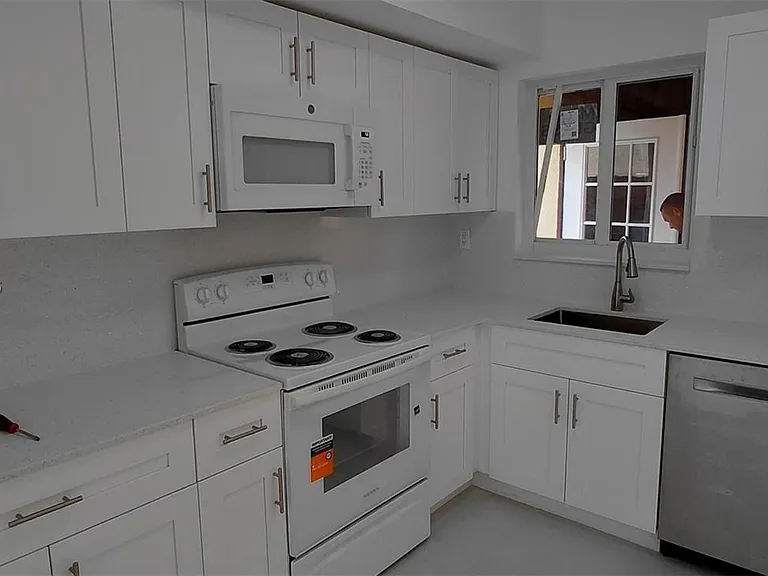 1115 W 38th Ter #50 — Photo 5