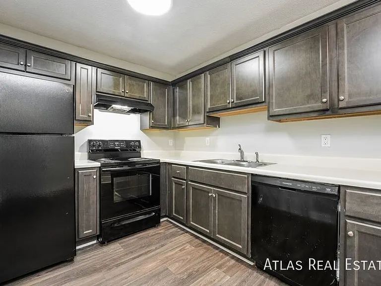 Lexington Heights — Photo 30