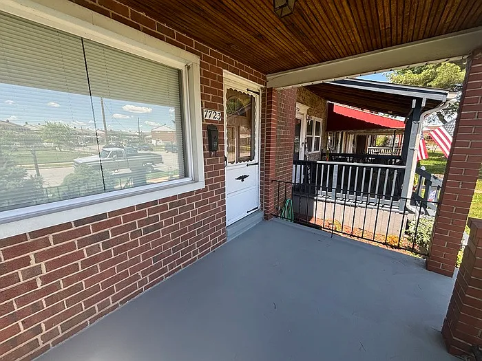3 bed, 2.0 bath, $2,500 — Photo 2