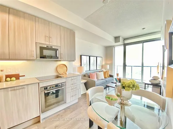 297 College St, Toronto, ON