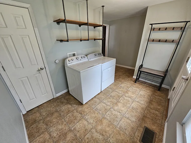 730 Maple St — Photo 13