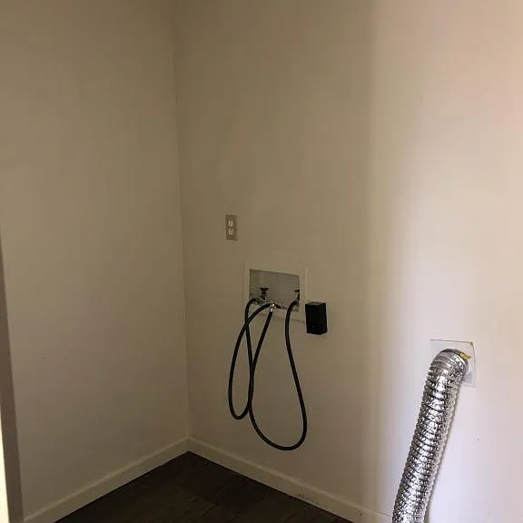 344 E Market St — Photo 6