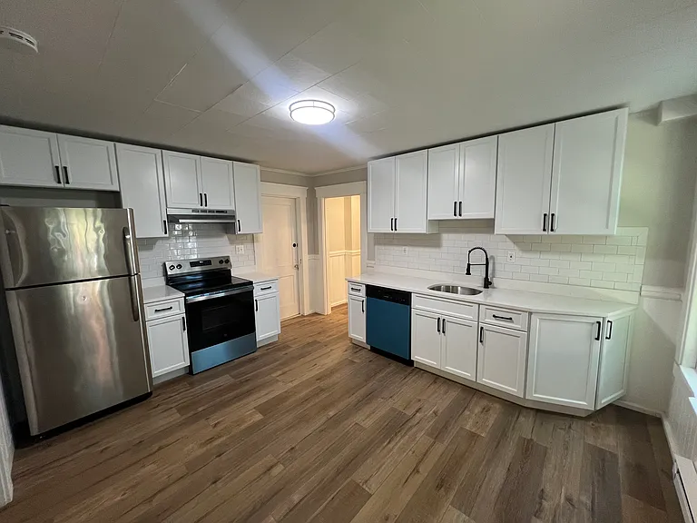 79 Dresser St #1 — Photo 4