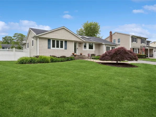 182 S Plaisted Avenue, Hauppauge, NY 11788