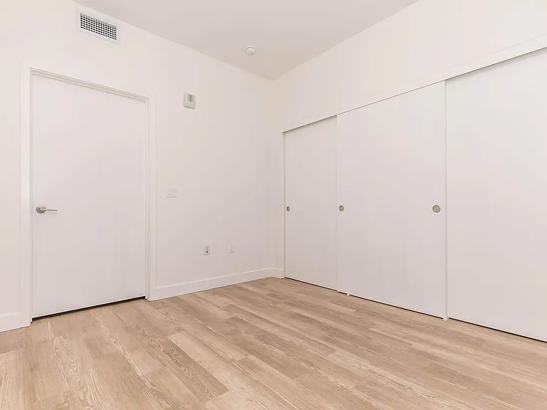 Woodlake Apartments — Photo 34