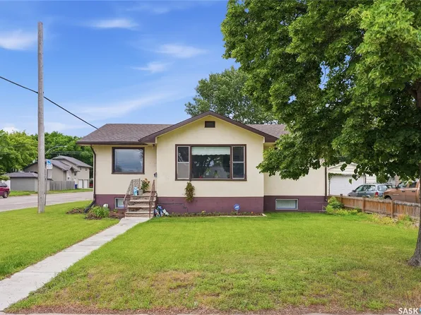 1701 C Avenue N, Saskatoon, SK S7L 1L6